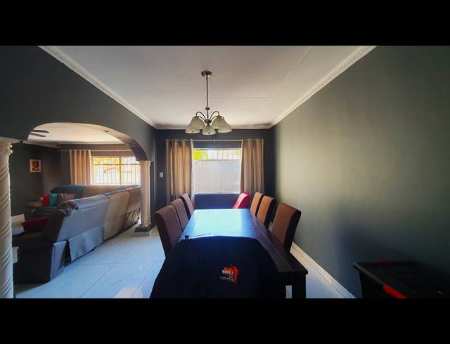 4 BEDROOM FREEHOLD FOR SALE IN BRACKENDOWNS